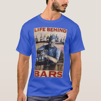 BARTENDERの後ろのバー1 Tシャツ