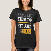 Baseball Coach I Teach Kids To Hit And Run Basebal Tシャツ (正面)