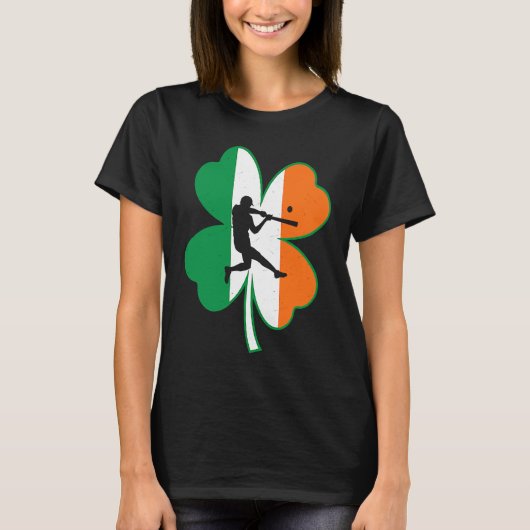 Baseball Player Lucky Shamrock Ireland Flag St Pat Tシャツ (正面)