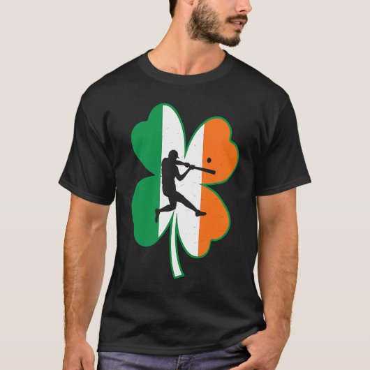 Baseball Player Lucky Shamrock Ireland Flag St Pat Tシャツ (正面)