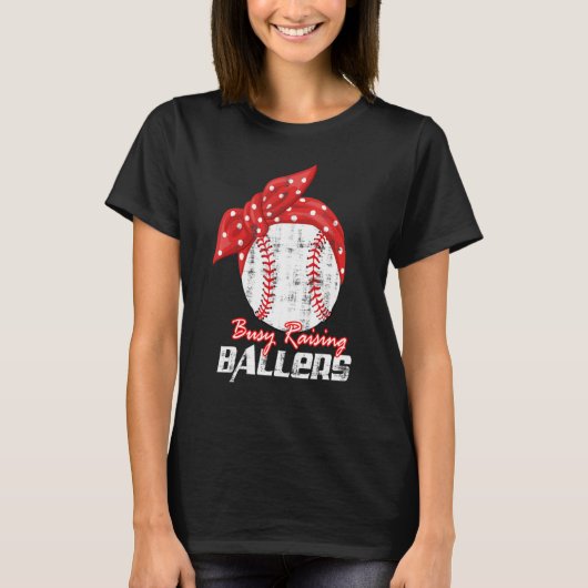 Baseball Softball Wife Mom Busy Raising Baller Tシャツ (正面)