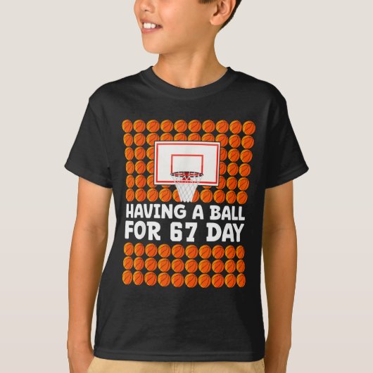 Basketball 67th Day Of School 67 Days Six Seven Me Tシャツ (正面)