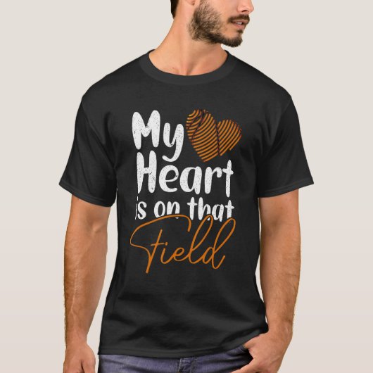 Basketball Mom & Dad My Heart Is On That Field Tシャツ (正面)