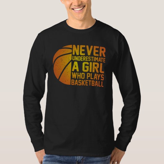Basketball Never Underestimate A Girl Who Plays Ba Tシャツ (正面)