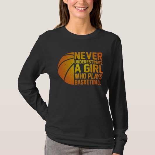 Basketball Never Underestimate A Girl Who Plays Ba Tシャツ (正面)