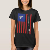 Bass American Flag Fishing Pole Tシャツ (正面)