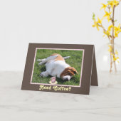 Basset Houndおもしろい付きの「Need Coffee」誕生日・カード カード (黄色い花)