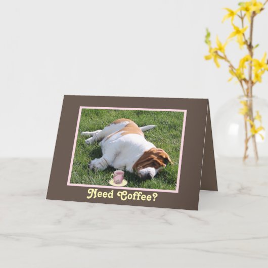 Basset Houndおもしろい付きの「Need Coffee」誕生日・カード カード (黄色い花)