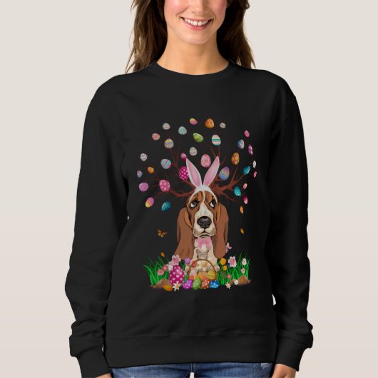 Basset Hound Dog With Bunny Ears Easter Egg Tree E スウェットシャツ (正面)