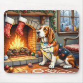 Basset Hound Fireplace with Christmas Lights マウスパッド (正面)