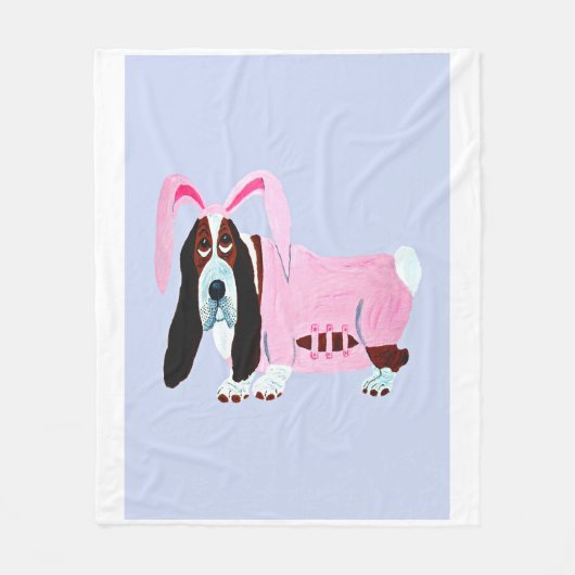 Basset Hound in bunny costume フリースブランケット (正面)