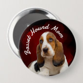 Basset Hound Mom with red backgroundボタン 缶バッジ (正面&裏面)