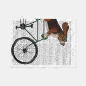Basset Hound on Bicycle フリースブランケット (正面(横))
