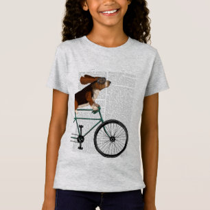 Basset Hound on Bicycle Tシャツ