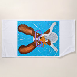 Basset Hound Underwater with Fish ビーチタオル