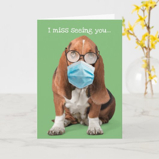 Basset Hound With Face Mask and Foggy Glasses カード (黄色い花)