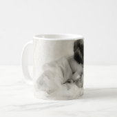 Bassinetのヴィンテージの母キスをするなベビー コーヒーマグカップ (正面左)