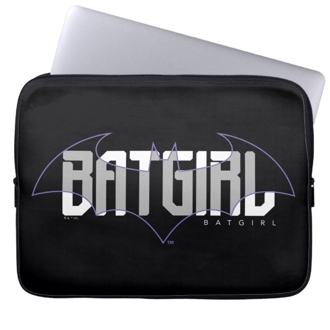 Batgirl High Tech Name Graphic ラップトップスリーブ (正面)