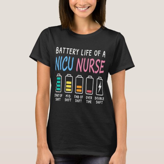 Battery life of a NICU nurse humor level Tシャツ (正面)