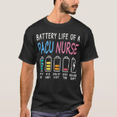 Battery life of a PACU nurse levels humor Tシャツ (正面)