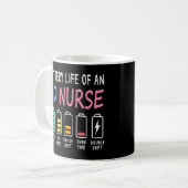 Battery life of an ED nurse levels humor コーヒーマグカップ (正面左)