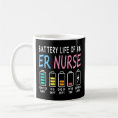 Battery life of an ER nurse humor chart コーヒーマグカップ (左)