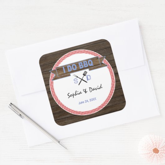 BBQカップル素朴のシャワーを行う木製ギンガム スクエアシール (封筒)