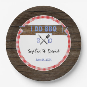 BBQカップル素朴のシャワーを行う木製ギンガム ペーパープレート