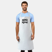 BBQキング白黒モダンタイポグラフィクール エプロン (着用した状態)