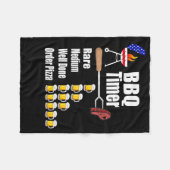 Bbqタイおもしろいマー – Barbecue Grill Grilling Gift フリースブランケット (正面(横))