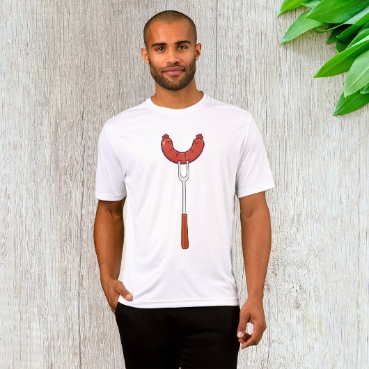 BBQフォークに載ったグリルソーセージ Tシャツ
