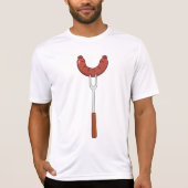 BBQフォークに載ったグリルソーセージ Tシャツ (正面)