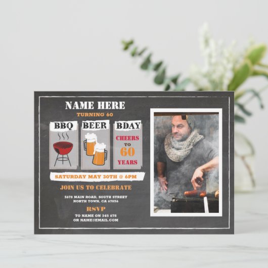 BBQベアーズ誕生日チョークメンズパーティーフォト 招待状 (スタンド正面)