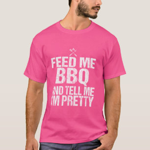 BBQ食べ物を与えとBBQをグリルしてかわいらしいおもしろい Tシャツ