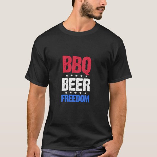 BBQ Beer Freedom 7月4日アメリカ合衆国 Tシャツ (正面)