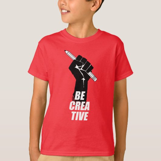 Beクリエイティブ – アーティストが拳を上げる tシャツ (正面)