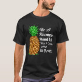 Be a Pineapple Stand Tall Wear a Crown and Be Swee Tシャツ (正面)