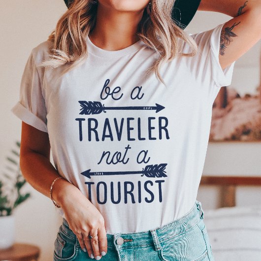 Be a Traveler Not a観光客タイポグラフィ引用文ティー Tシャツ