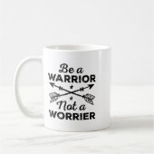 Be A Warrior Not A Worrier Motivational Insrationa コーヒーマグカップ (左)