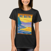 BE BETH YELLOWSTONE IN THE BACKGROUND Tシャツ (正面)