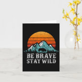 Be Brave Stay Wild Outdoors Adventure Hiking カード (黄色い花)