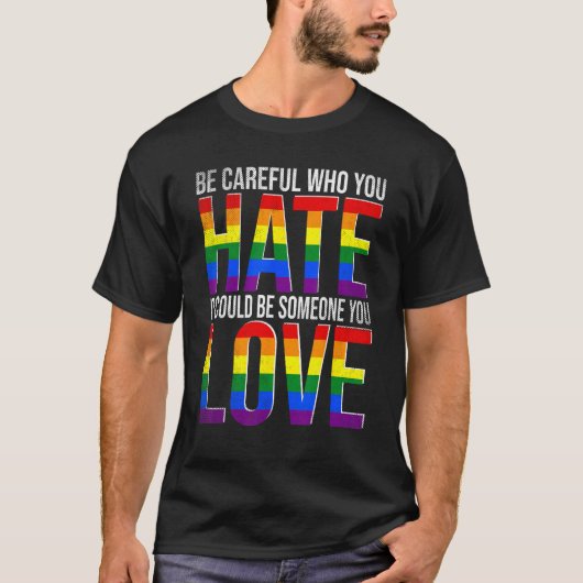 Be Careful Who You Hate Retro LGBT Rainbow Flag Ga Tシャツ (正面)
