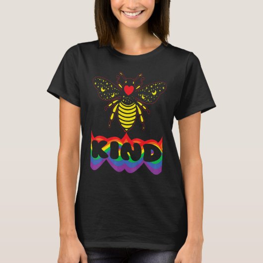 Be Child with Bee with Heart and Rainbow Text with Tシャツ (正面)
