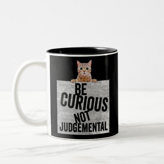 Be Curious Not Judgemental curious cat ツートーンマグカップ (左)