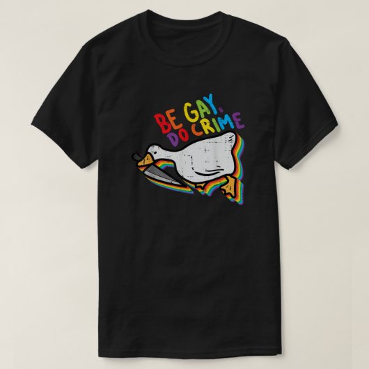 Be Gay Do Crime Funny Goose Rainbow Pride Tシャツ (デザイン正面)