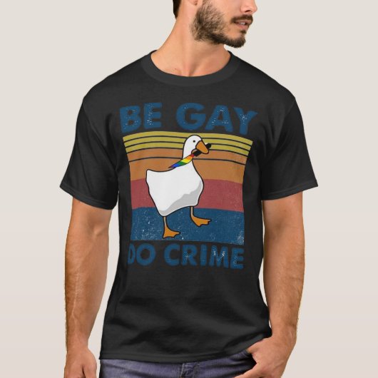 Be Gay Do Crime Goose Pride Lgbt Essential T-Shirt Tシャツ (正面)
