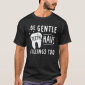 Be Gentle Teeth Have Fillings Too Dental Assisting Tシャツ (正面)