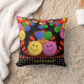 Be Happy絵文字パーソナライズされた文字 クッション (ブランケット)