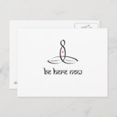 Be Here Now – ブラックデザインとサンスクリット語スタイルテキスト ポストカード (正面/裏面)