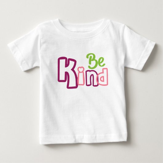Be Kindハートタイポグラフィ ベビーTシャツ (正面)